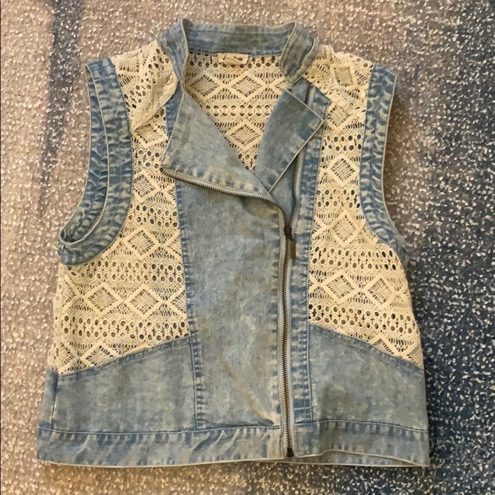 Denim vest with lace embroidery